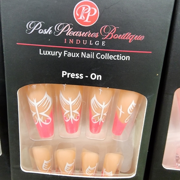 Luxury Faux Nail Collection - Picture 5 of 5